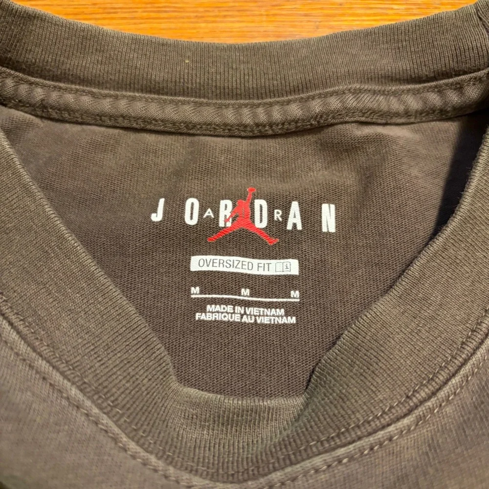 Jordan Mens Oversized Fit Michael Jordan Graphic T-Shirt Brown Medium